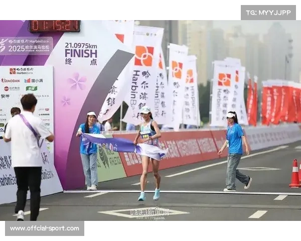 香港马拉松维多利亚公园收官，内地选手夺半马冠军