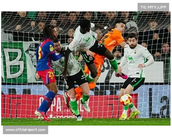 巴萨国王杯对阵阿尔瓦塞特，阿劳霍头球扩大优势